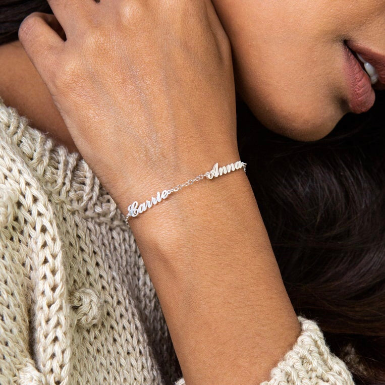 Women wearing a Personalized bracelet with 2 names