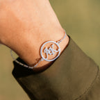 woment bracelt in round shape
