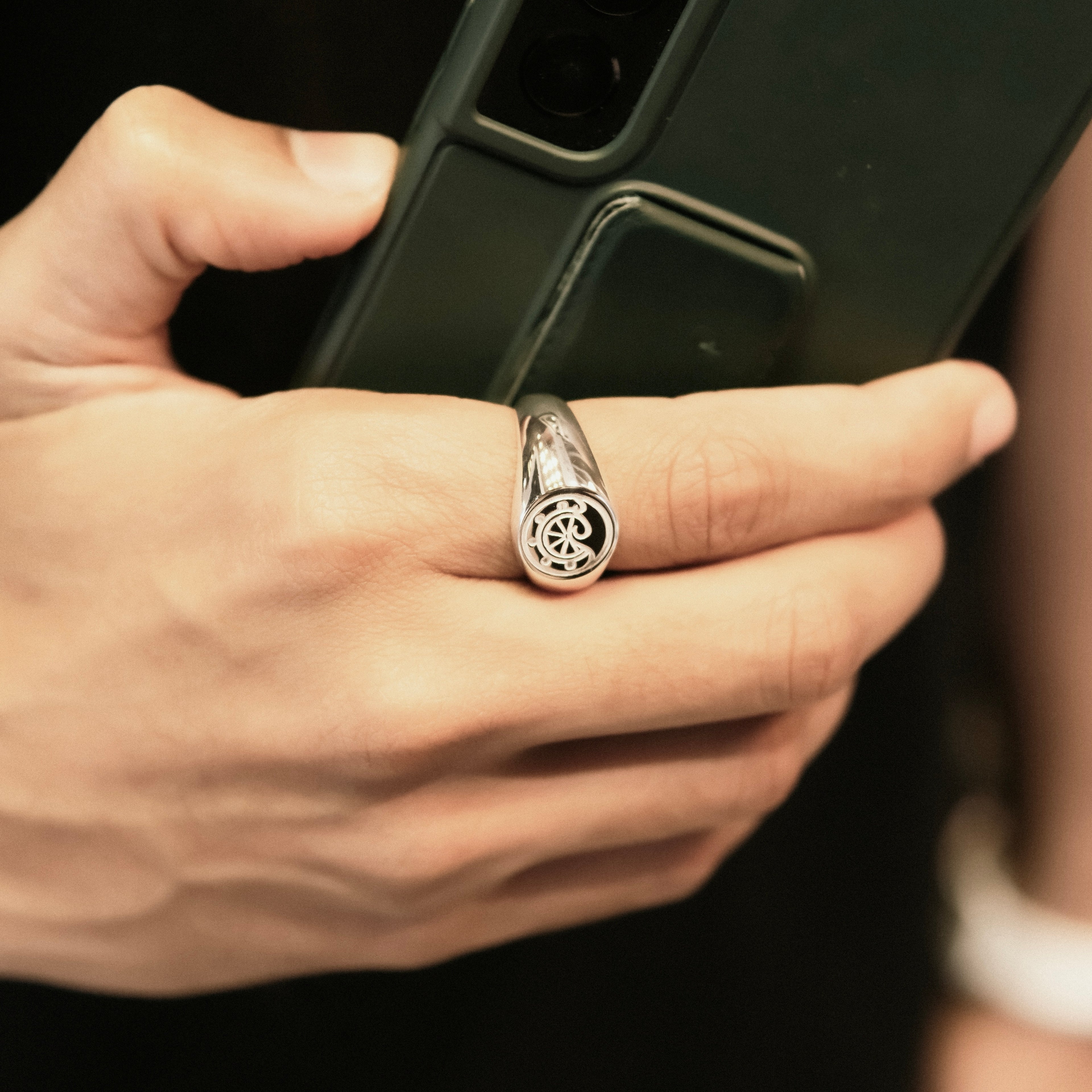 Men round shape signet ring with logo in dubai abu dhabi