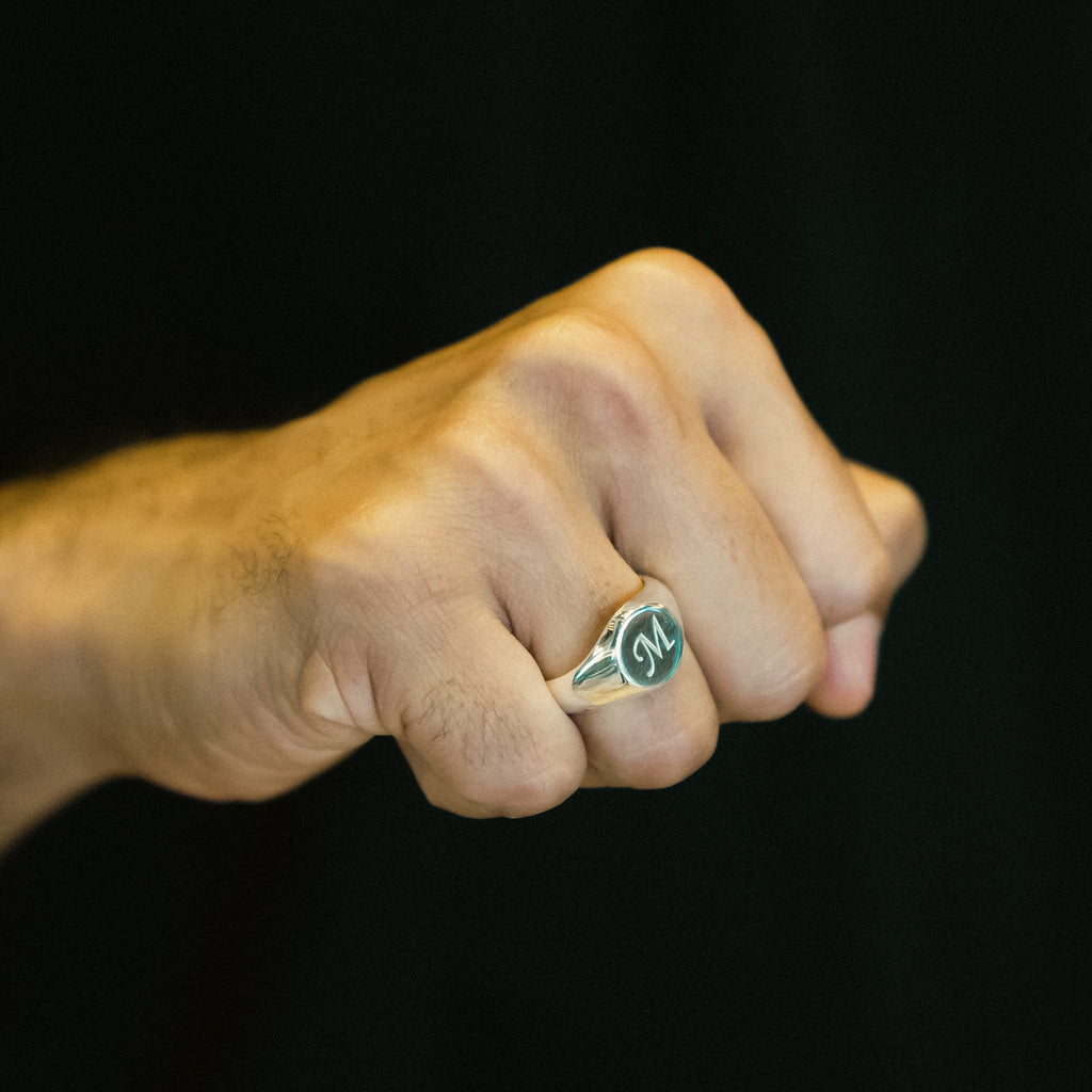 Signet ring with initial on it in silver 